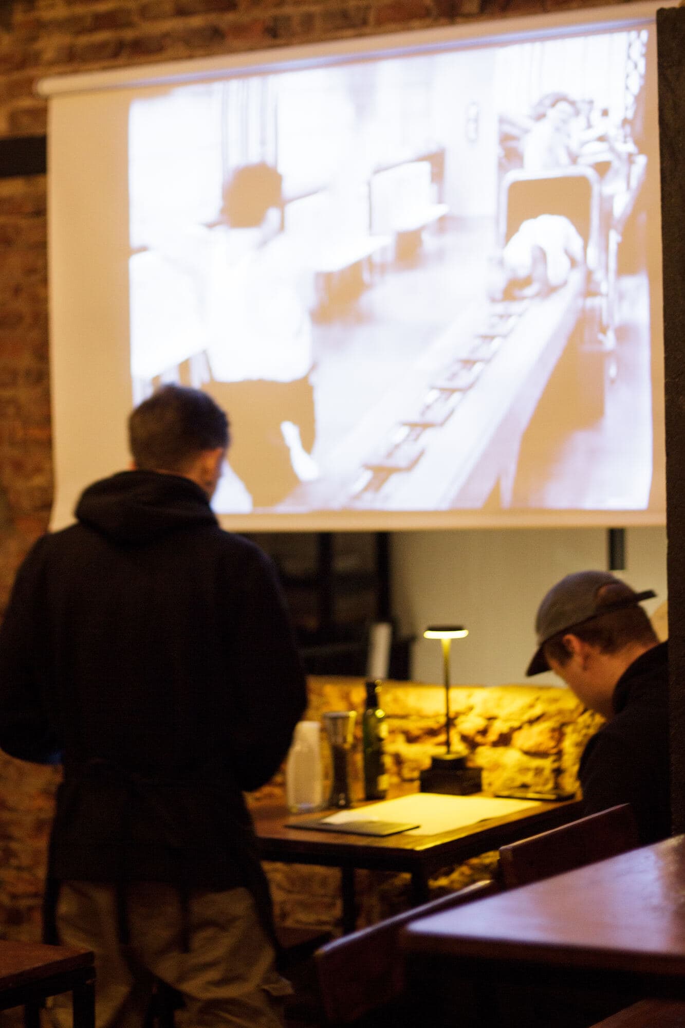 Salón de un restaurante trabajando con Mesanube